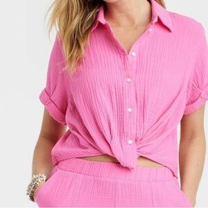 Universal Thread Women's Short Sleeve Collared Twist-Front Button-Down S…